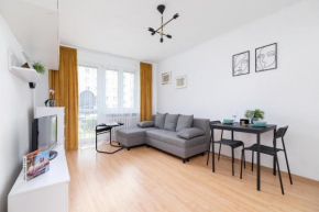 Comfy & Bright Studio Wielicka in Krakow by Noclegi Renters